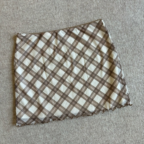 H&M cream / tan plaid mesh mini skirt - Picture 4 of 5